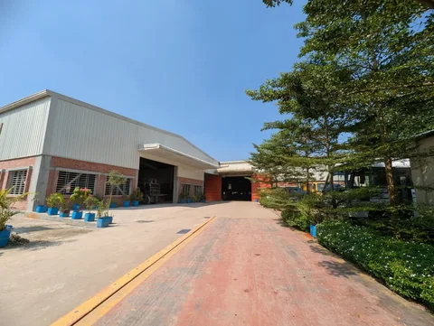 Durable industrial building supporting longer material service life